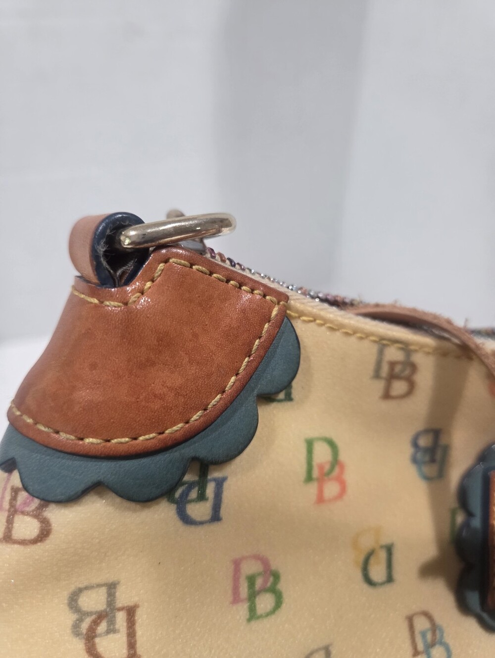Dooney & Bourke Cream Multicolor Signature DB Logo Shoulder Bag with Tan Y2K. - Picture 15 of 16